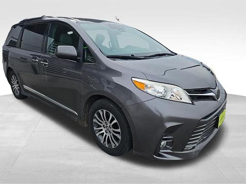 2020 Toyota Sienna XLE