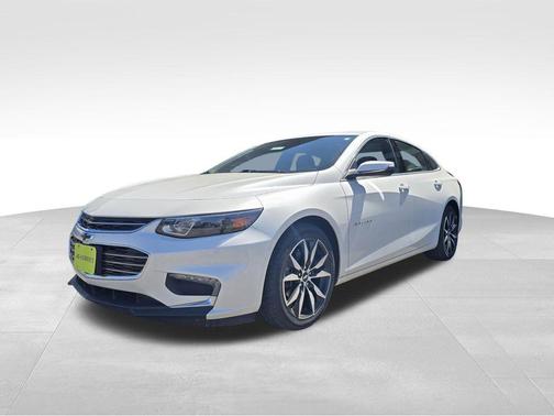 Iridescent Pearl Tricoat 2017 Chevrolet Malibu 1LT