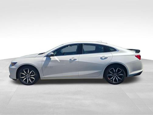 Iridescent Pearl Tricoat 2017 Chevrolet Malibu 1LT