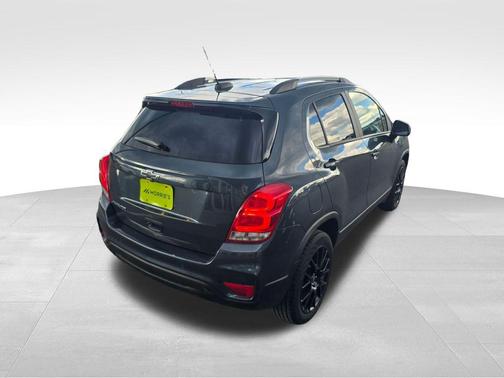 Shadow Gray Metallic 2022 Chevrolet Trax LT