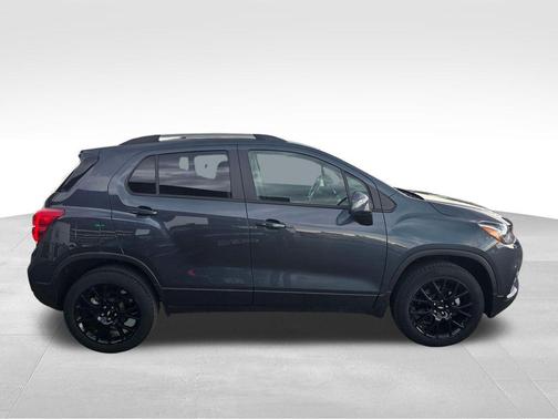 Shadow Gray Metallic 2022 Chevrolet Trax LT