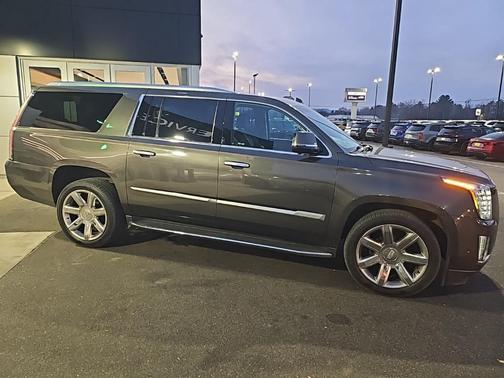 2020 Cadillac Escalade ESV Luxury