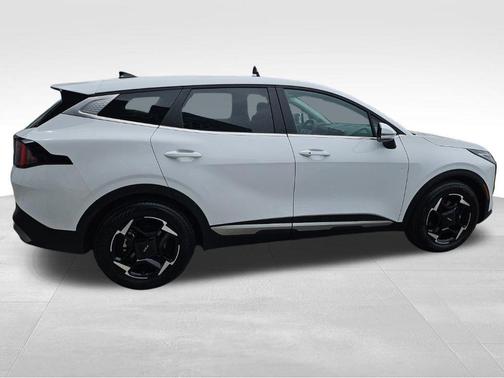 Glacial White Pearl 2026 Kia Sportage EX