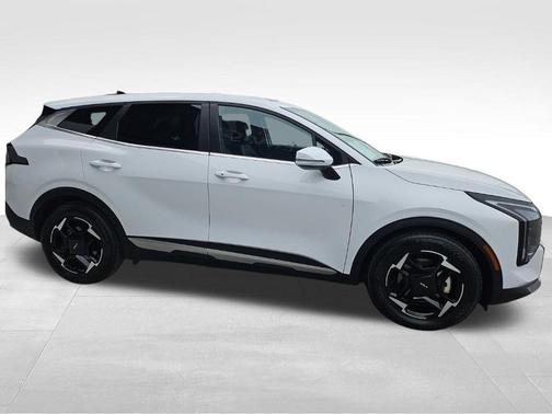 Glacial White Pearl 2026 Kia Sportage EX