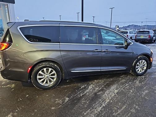 2018 Chrysler Pacifica Touring-L