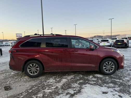 2021 Toyota Sienna LE