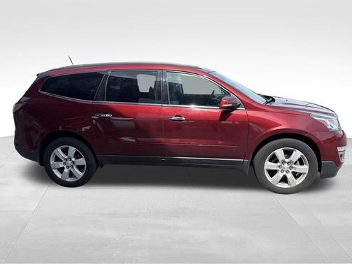 Siren Red Tintcoat 2017 Chevrolet Traverse 1LT