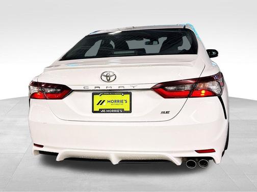 Wind Chill Pearl/Midnight Black Metallic 2024 Toyota Camry SE