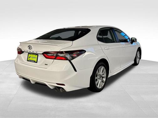 Wind Chill Pearl/Midnight Black Metallic 2024 Toyota Camry SE
