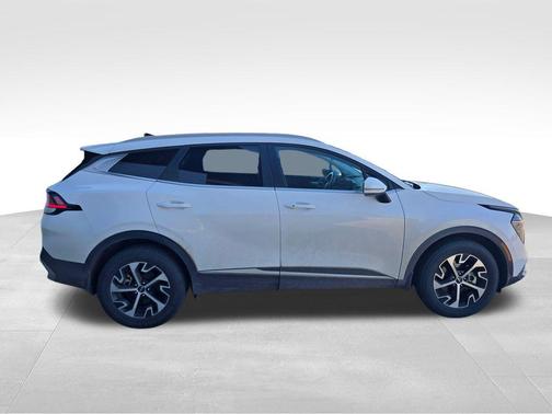 Glacial White Pearl 2024 Kia Sportage EX