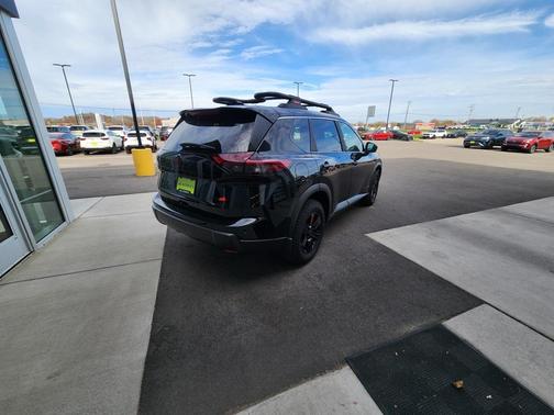 2025 Nissan Rogue Rock Creek