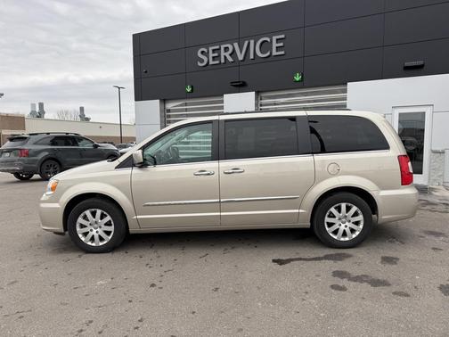 2016 Chrysler Town & Country Touring