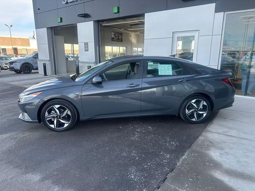 2023 Hyundai ELANTRA SEL