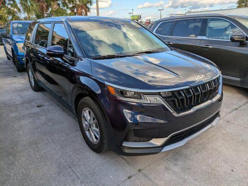 2024 Kia Carnival LX