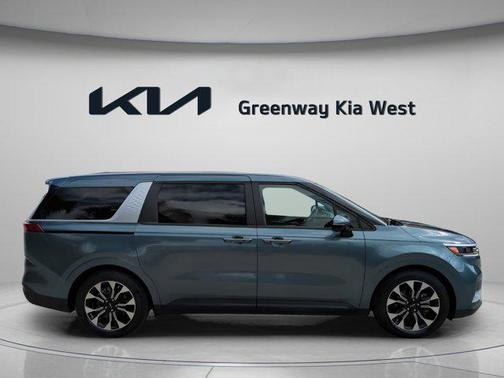 2023 Kia Carnival EX