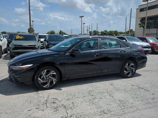 2024 Hyundai ELANTRA Limited