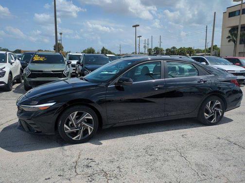 2024 Hyundai ELANTRA Limited