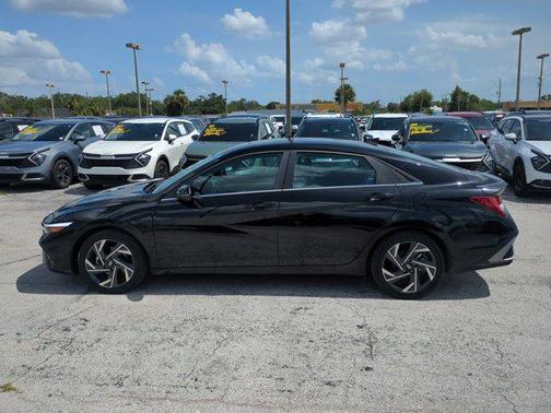 2024 Hyundai ELANTRA Limited