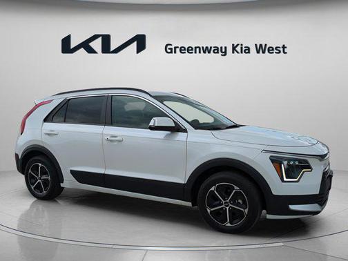 Snow White Pearl 2024 Kia Niro EX