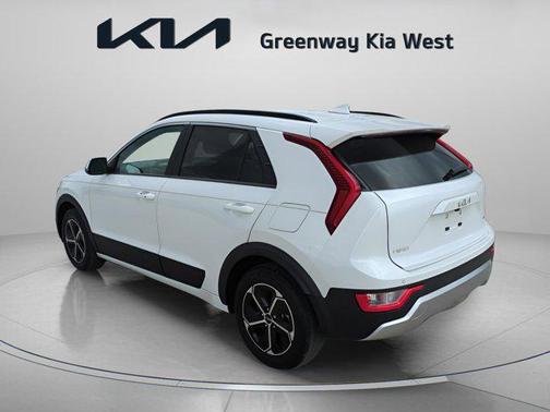 Snow White Pearl 2024 Kia Niro EX