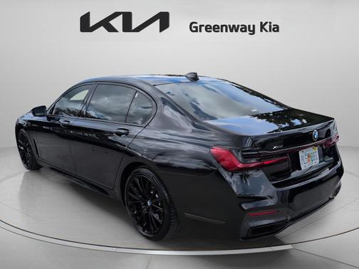 Black Sapphire Metallic 2021 BMW 750 i xDrive