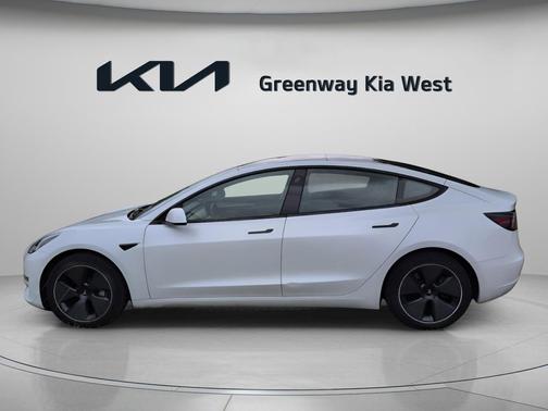 Pearl White Multi-Coat 2023 Tesla Model 3 Standard Range