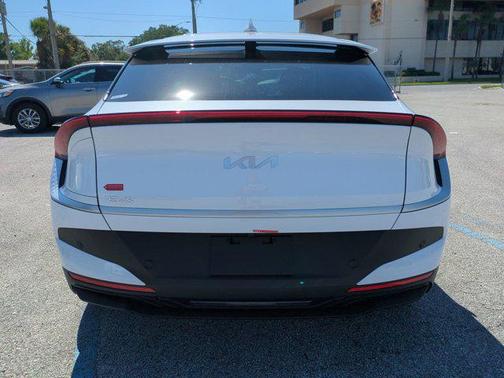 2025 Kia EV6 Light