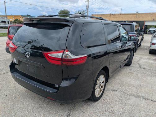 2017 Toyota Sienna LE