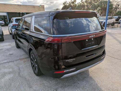 2024 Kia Carnival EX
