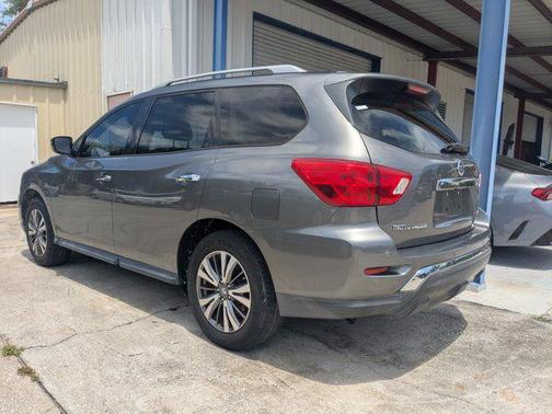 2017 Nissan Pathfinder SV