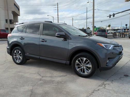 2017 Toyota RAV4 Hybrid XLE