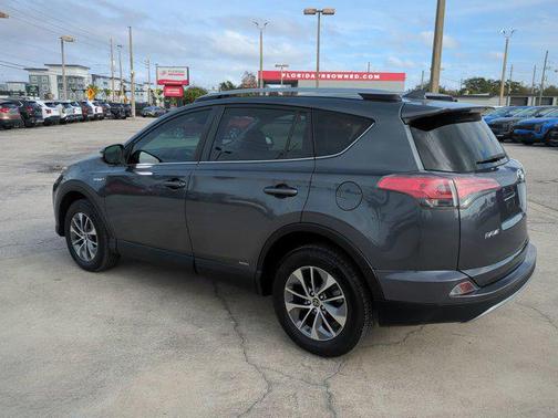 2017 Toyota RAV4 Hybrid XLE