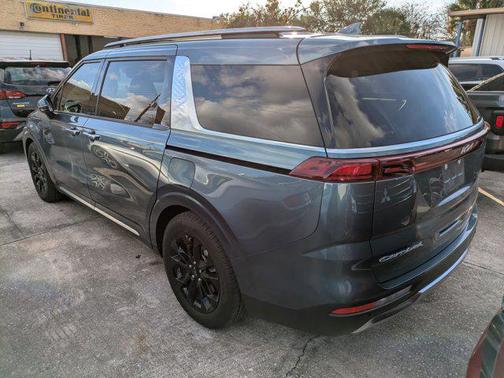 2022 Kia Carnival SX