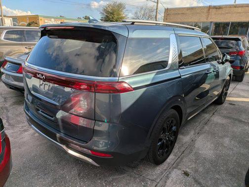 2022 Kia Carnival SX