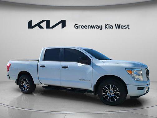 2022 Nissan Titan SV