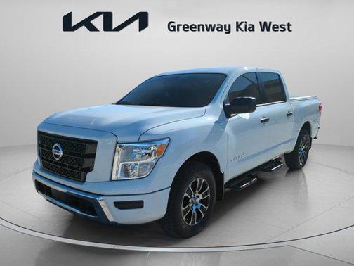 2022 Nissan Titan SV