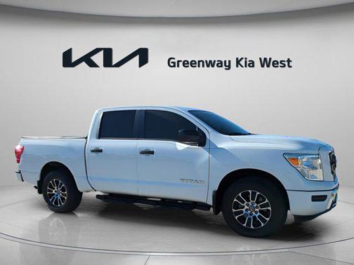 2022 Nissan Titan SV