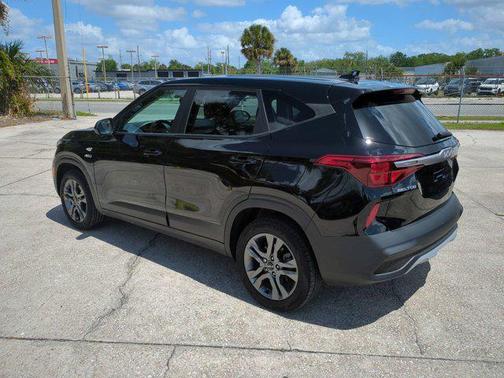 Cherry Black 2023 Kia Seltos LX
