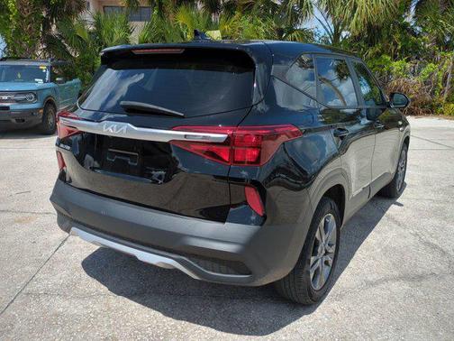 Cherry Black 2023 Kia Seltos LX