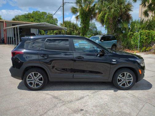 Cherry Black 2023 Kia Seltos LX