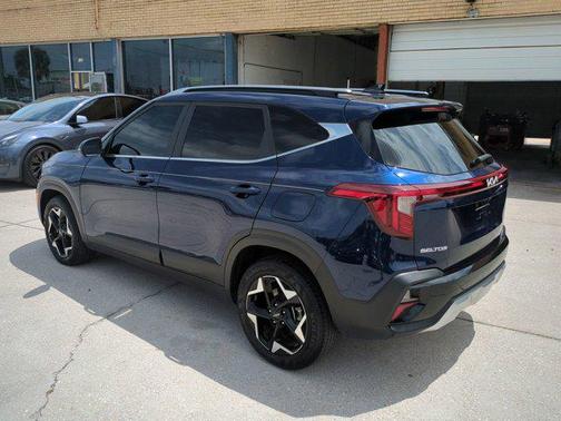 Dark Ocean Blue 2024 Kia Seltos EX