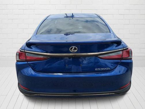 2024 Lexus ES 300h F SPORT Handling