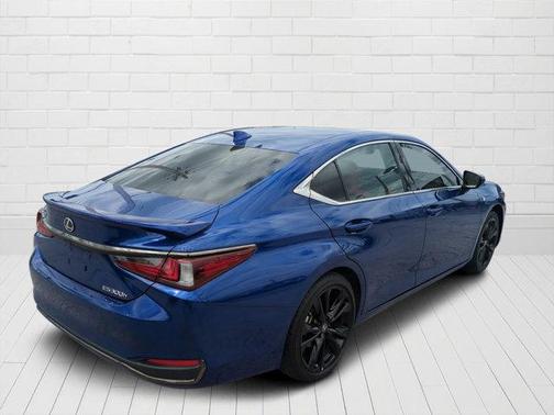 2024 Lexus ES 300h F SPORT Handling