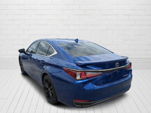2024 Lexus ES 300h F SPORT Handling