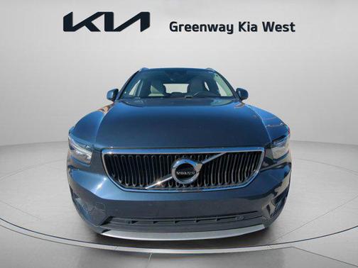2021 Volvo XC40 T5 Momentum