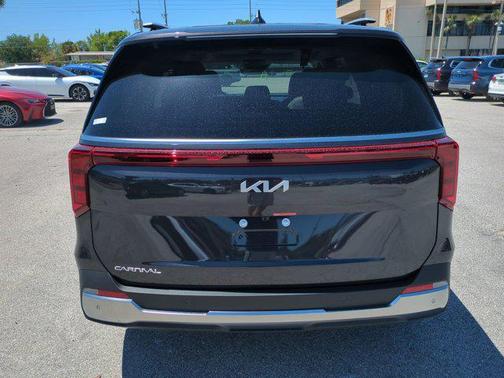2025 Kia Carnival SX