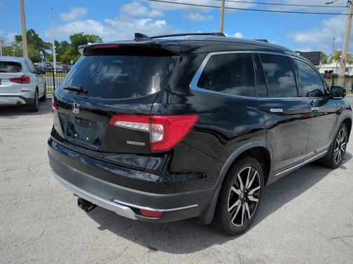Crystal Black Pearl 2020 Honda Pilot Touring 8-Passenger
