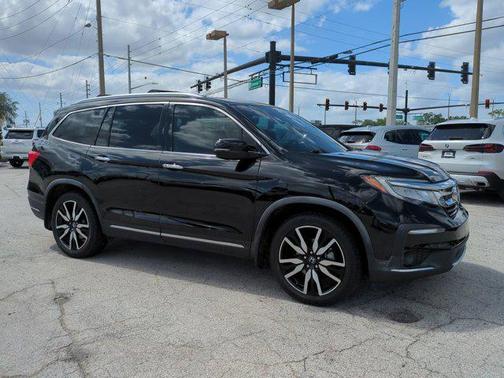 Crystal Black Pearl 2020 Honda Pilot Touring 8-Passenger