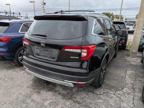 Crystal Black Pearl 2020 Honda Pilot Touring 8-Passenger