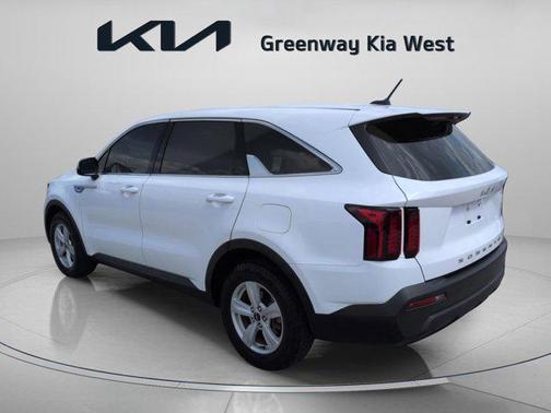 Glacial White Pearl 2022 Kia Sorento LX